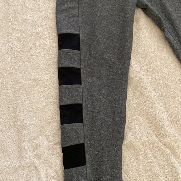 Gottex Studio great yoga pants with pocket and mesh sheer black squares on sides - Picture 5 of 13